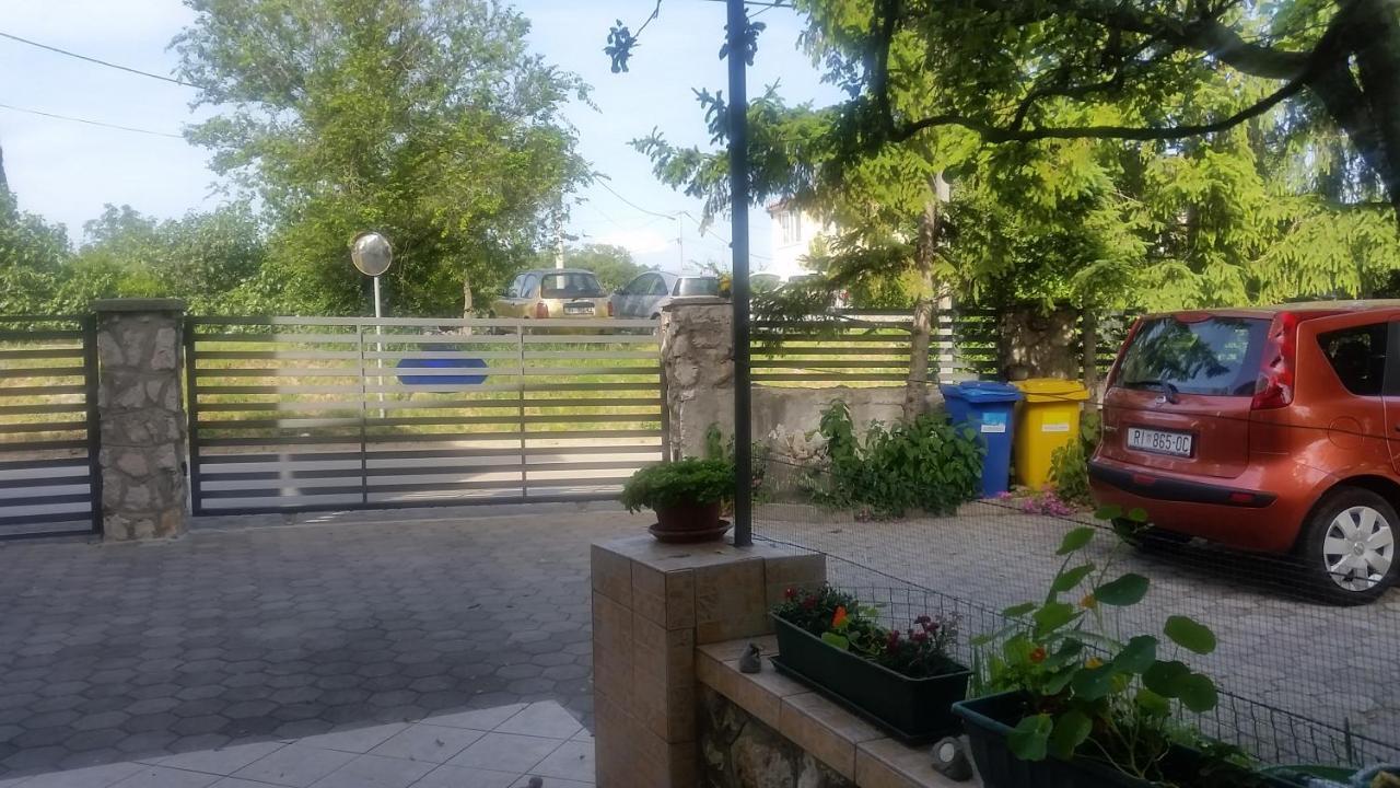 Apartmani Bozic-Omišalj Exterior foto